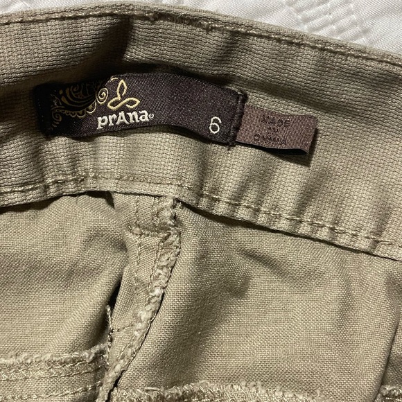 PRANA- organic cotton cargo hikers - Picture 4 of 5